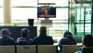 [NSP PHOTO]안양시 안양역 시민들 대통령 탄핵 뉴스 TV시청