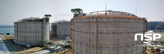 NSP통신-삼척 LNG 생산기지에서 운영중인 저장탱크 (사진 = 한국가스공사 제공)