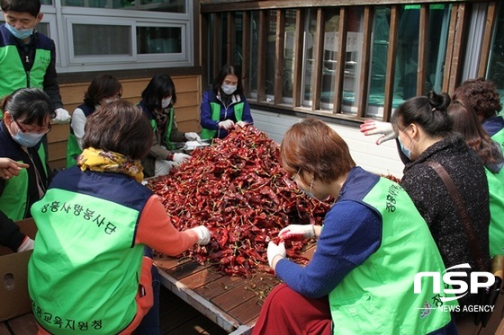 NSP통신-장흥교육지원청 소속 장흥사랑봉사단이 최근 사회복지시설을 찾아 실시한 봉사활동. (장흥교육지원청)