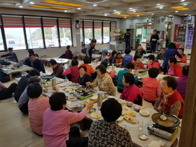 [NSP NEWS Image]여수시 주삼동 청풍명월, 경로당 어르신 초청 ‘사랑의 정 나눠’