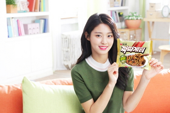 NSP통신-짜파게티 광고모델로 발탁된 설현 (농심 제공)