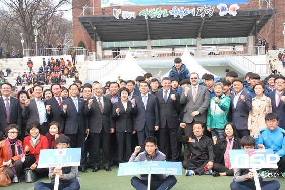 NSP통신-한-중-러 문화체육축전 기념사진을 촬영하고 있다. (박승봉 기자)