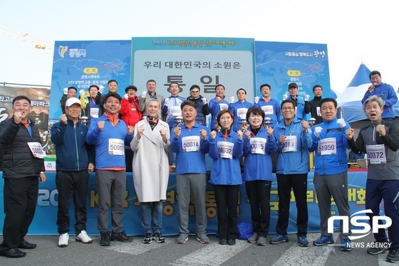 NSP통신-양기대 광명시장과 오브치니코프 세르게이 러시아 하산군수 및 내빈들의 축하 기념 사진. (박승봉 기자)