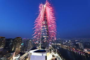 [NSP-PHOTO]128층 롯데월드타워 오픈 쇼핑·비즈·주거 올킬…4톤 불꽃쇼 축포·40만명 관람