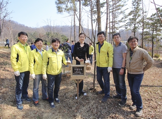 NSP통신-(왼쪽부터 정훈식 진에어 운영본부장, 이광 진에어 경영전략본부장, 최정호 진에어 대표, 조현민 진에어 부사장, 오문권 진에어 인사재무본부장, 권혁민 진에어 정비본부장, 이장훈 마케팅부본부장) (진에어)