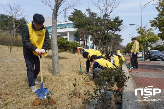 NSP통신-전남교육청이 4일 실시한 제72회 식목일 기념 나무심기 행사. (전남도교육청)