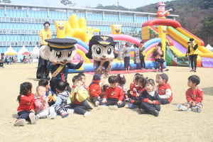 [NSP PHOTO]수원서부서, 경기도청 벚꽂축제서 경찰정책 홍보