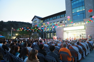 [NSP PHOTO]동국대 경주캠퍼스, 불기 2561년 부처님 오신 날 봉축 점등식 봉행