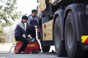 [NSP PHOTO]금호타이어, 트럭·버스용 타이어 안전점검 캠페인 실시