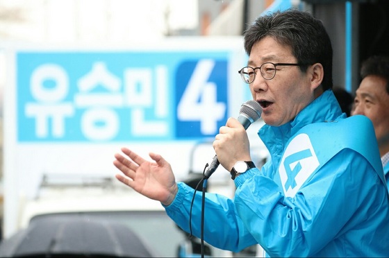 NSP통신-유승민 바른정당 대선 후보가 제19대 대선 공식선거일 첫날 인천상륙작전 기념관에서 유세중이다. (바른정당)