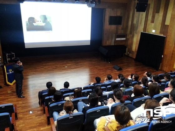 NSP통신-대구수성경찰서 관계자가 강의를 진행하고 있다. (사진 = 대구수성경찰서 제공)