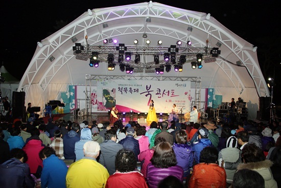 NSP통신-철쭉동산 북 콘서트 자료 사진 모습. (군포시)