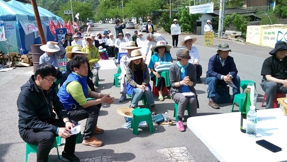 NSP통신-28일 소성리 마을회관 앞에서 열린 사드 배치 철회를 위한 시국 미사 (사진 = 김덕엽 기자)