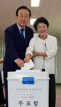 [NSP PHOTO]김관용 경북도지사, 안동 태화동 제4투표소에서 투표