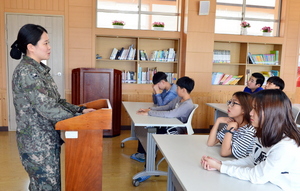 [NSP PHOTO]해군3함대, 영암 미암중학교서 해군에 대한 진로교육 실시