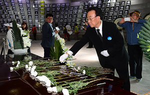 [NSP PHOTO]김관용 경북도지사, 영남을 대표해 5․18 기념행사 참석