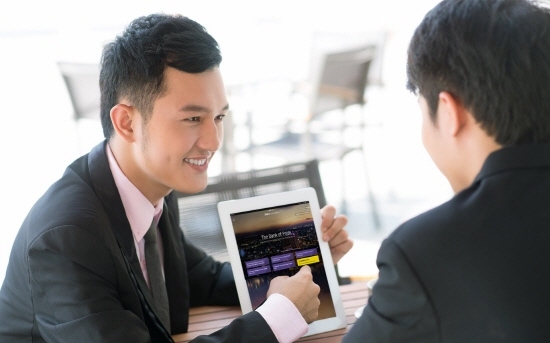NSP통신-신한베트남은행은 영업점 외부에서도 태블릿 PC를 활용해 상담 및 신규 등 다양한 은행 업무를 수행 할 수 있는 디지털 브랜치(Digital Branch) 서비스를 전 영업점에서 시행한다.