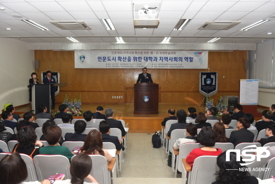 NSP통신-변창훈 총장이 한일 국제학술대회에서 환영사를 하고 있다. (사진=대구한의대)