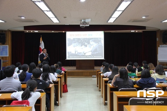 NSP통신-김낙호 성주중학교 수석교사가 특별강의를 하고 있다. (박승봉 기자)