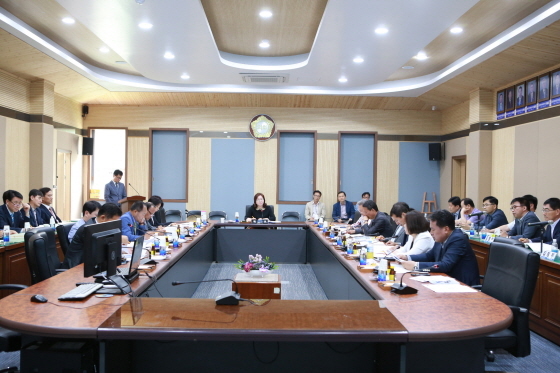 NSP통신-경기 평택시의회(의장 김윤태)가 주최한 5월 중 의원간담회를 24일 시의회에서 개최했다. (평택시의회)