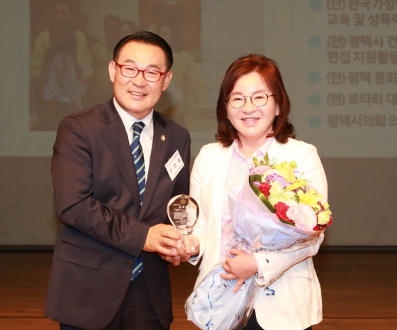 NSP통신-최우수 의원에 선정된 김혜영 자치행정위원장. (평택시의회)