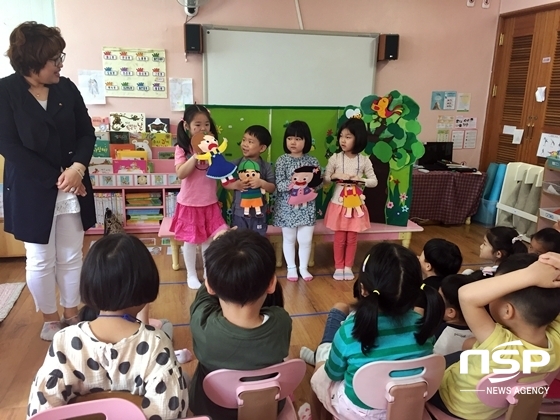 NSP통신-프로그램에 참여한 아이들이 구연동화를 진행 중인 모습 (사진 = 대구광역시 남구 제공)