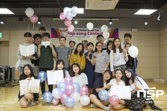 NSP통신-제1회 Pop Song Contest에서 수상한 학생들이 기념촬영을 하고 있다. (사진=계명문화대)