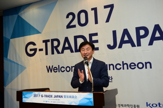 NSP통신-8일 안산 호텔스퀘어에서 열린 일본바이어 초청 2017 G-TRADE JAPAN 수출상담회에서 김동근 경기도 행정2부지사가 환영사를 하고 있다. (경기도)