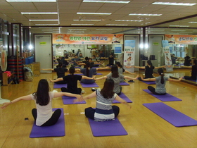 [NSP PHOTO]수원시 권선구보건소, 워킹맘 위한 야간 요가교실 인기