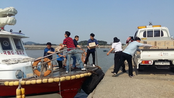 [NSP PHOTO]화성시, 입파도에 가뭄극복 위한 생수 지원
