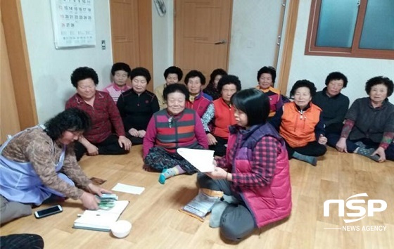 NSP통신-진안군 귀농귀촌 우수마을에 선정된 마령면 오동마을 주민 회의 모습.