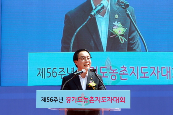 NSP통신-16일 경기도 농촌지도자 대회에서 정기열 도의장이 축사를 하고 있는 모습. (경기도의회)