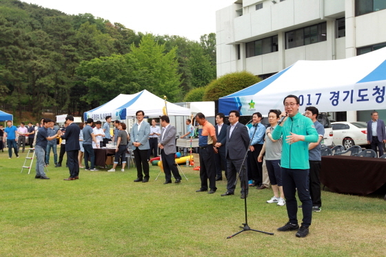 NSP통신-20일 경기도청 운동장에서 정기열 경기도의장이 축사를 하고 있는 모습. (경기도의회)