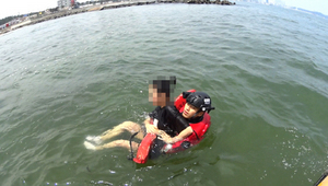 [NSP PHOTO]포항해경, 송도해수욕장서 자살기도 10대 구조