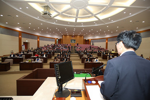 [NSP PHOTO]포항시의회, 이틀째 불꽃 시정질문 이어가