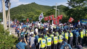 [NSP PHOTO]극우단체 서북청년단, 소성리 사드 찬성 집회 중 기물 파손 논란
