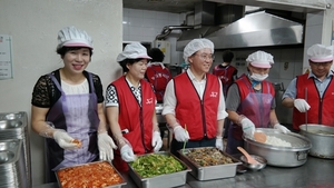 [NSP PHOTO]자유당 대구시당, 상인복지관서 무료급식 나눔 행사 진행