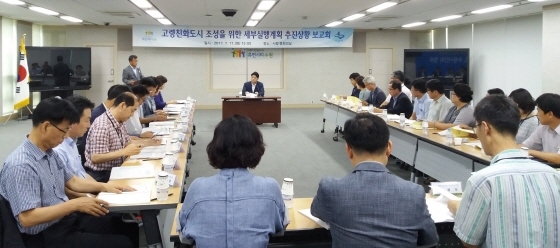 NSP통신-이한규 부시장이 고령친화도시 조성을 위한 세부실행계획 보고회를 주재하는 모습. (수원시)