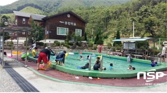 NSP통신-씨 없는 곶감마을(정천면 학동마을) 휴양관 물놀이장.