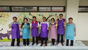 [NSP PHOTO]안양시의회 총경위, 경기장 벽화그리기 동참