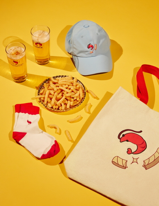 NSP통신-새우깡 옷으로 재탄생 (농심 제공)