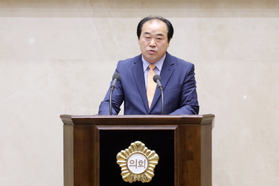 NSP통신-김운봉 용인시의원이 제217회 임시회 2차 본회의 5분 자유발언을 하고 있다. (용인시의회)