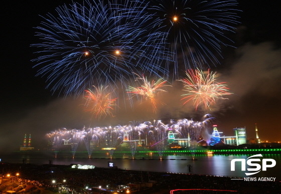 NSP통신-형산강에서 열린 지난 제12회 포항국제불빛축제 (포항제철소)