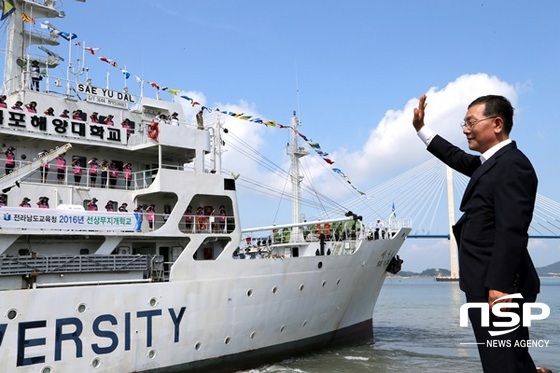 NSP통신-전남교육청이 지난 해 가진 선상무지개학교 입교식. (전남교육청)