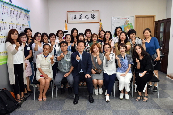 NSP통신-24일 열린 초.중.고 학부모연합회 간담회를 마친후 기념촬영.(중앙 이재명 성남시장) (성남시)