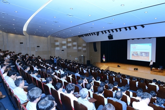 NSP통신-이상훈 상임감사위원이 대구 본사 임직원들을 대상으로 청렴예방 교육을 실시했다. (한국가스공사 제공)