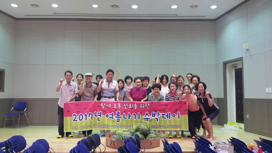 [NSP PHOTO]용인시 마북동, 여름나기 수박데이 운영