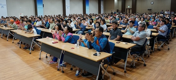 NSP통신-▲국회고성연수원 주민문화의 날 행사에 지역주민 500여명이 참석했다. (국회)