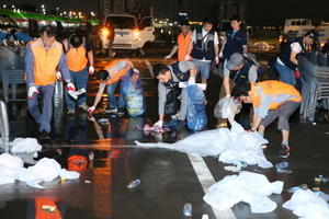 [NSP PHOTO]포스코패밀리 봉사단, 포항국제불빛축제 도우미 활동으로 구슬땀