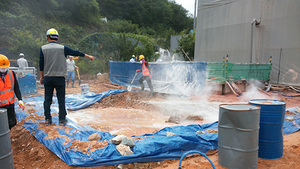 [NSP PHOTO]포항-삼척 철도공사 화수터널 황산 유출 사고, 영덕군 오염확산 방지주력